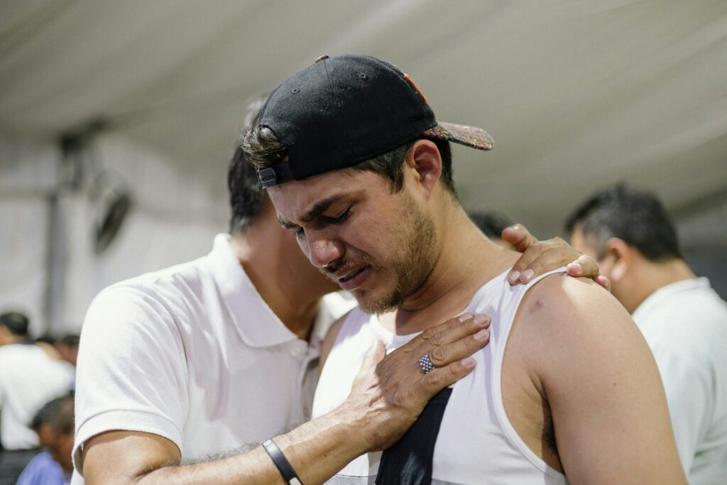 amistad-cristiana-gKkEYQQuWY8-unsplash